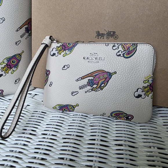 Coach Outlet Cream City Rocket Tote Bag with NIB Matching Rocket Zip Wristlet - Picture 2 of 16